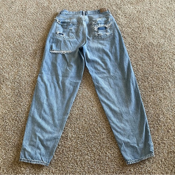 American Eagle Relaxed Mom Jeans Women’s 6 Long Blue Light Wash Tapered Ripped - Picture 7 of 16